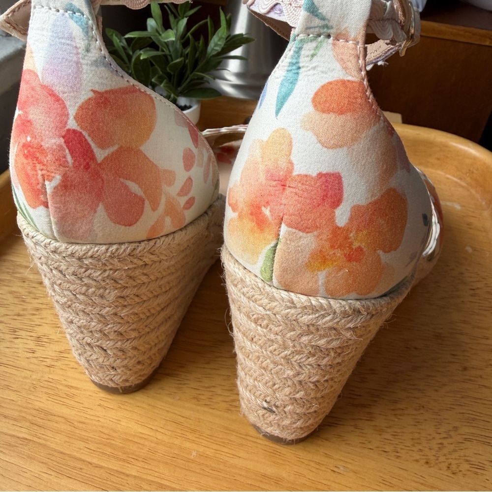 The Bandolino Kendri Floral Wedge Sandal Size 6 BRAND NEW - Picture 5 of 10